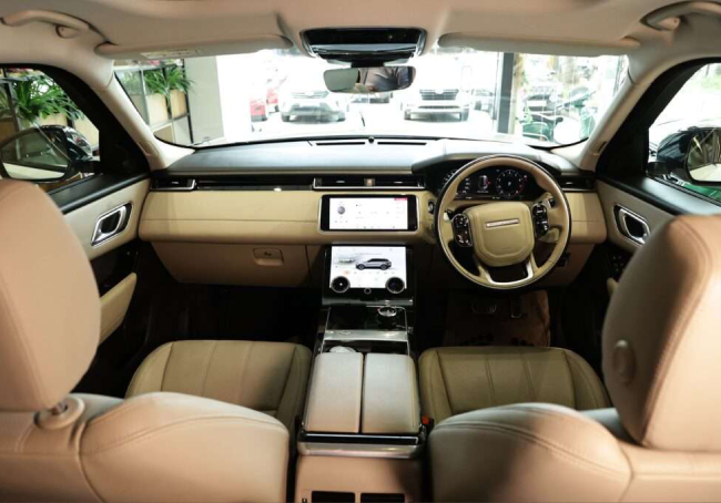 Velar Interior 1